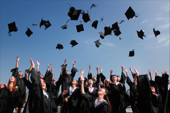 7 Effective Ways to Find Scholarships