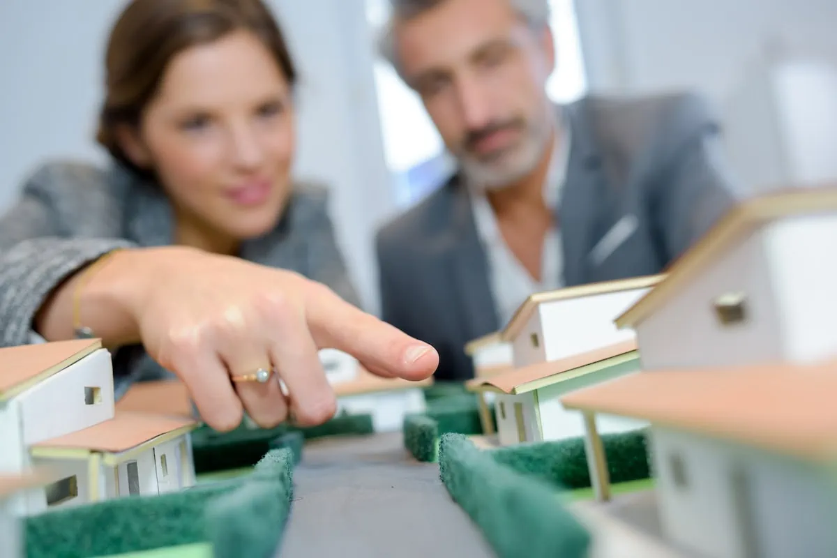 🧱 Wall Street vs. Main Street: Which Real Estate Path Fits Your Strategy? 7 REITs vs private placements an investment guide 1200