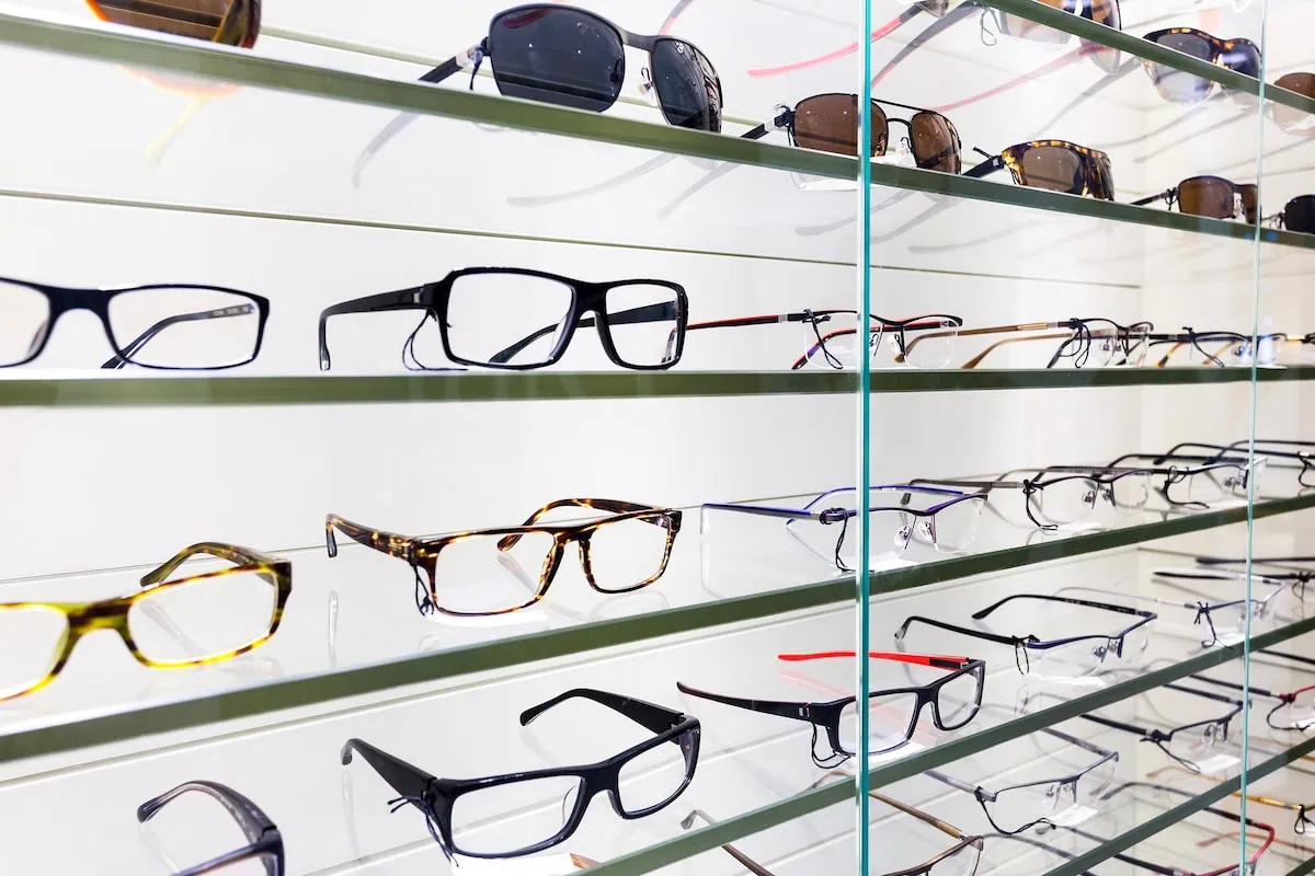 Bundled Brilliance: How Medicare Advantage Simplifies Your Healthcare Suitcase 4 aarp discount eyeglasses lenscrafters 1200