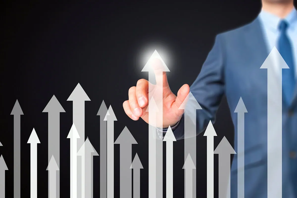 💡Money Tree Mechanics: How to Plan Your First Investment Seeds and Watch Them Grow 17 a businessman points to one of several white arrows pointing upward.