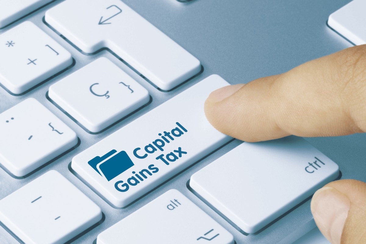 2025 Sell-Off? Don't Get Blindsided By Capital Gains (Your Guide Inside!)
