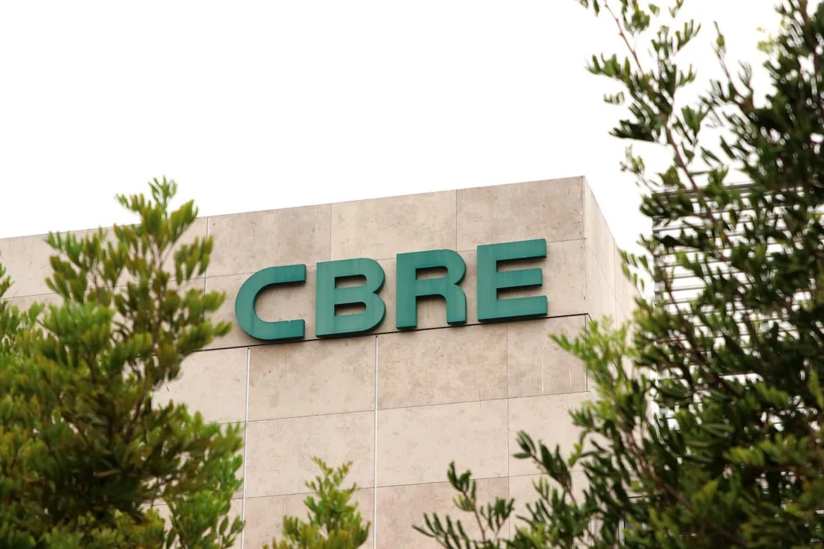 cbre group builiding logo