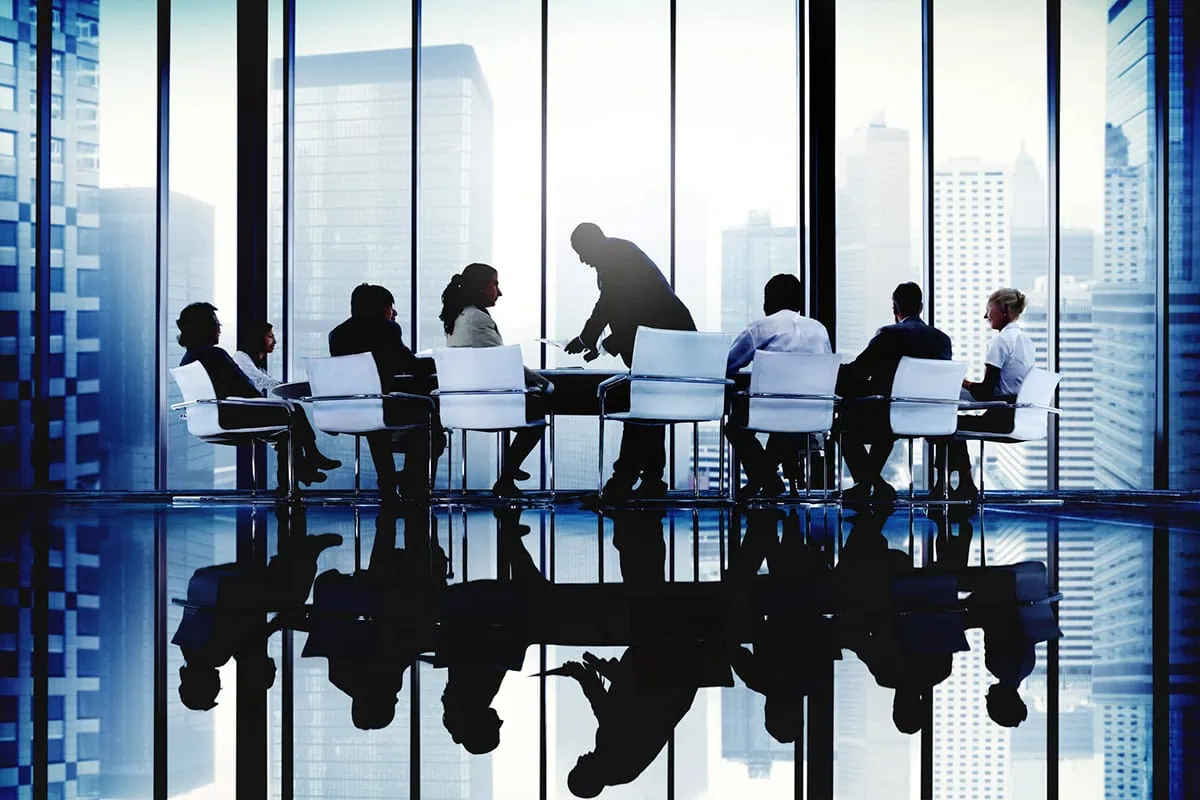 🏛️ Institutional Gains for the Individual: How Non-Accredited Investors are Claiming a Seat at the Private Equity Table 10 a group of business executives sit around a table during a meeting.