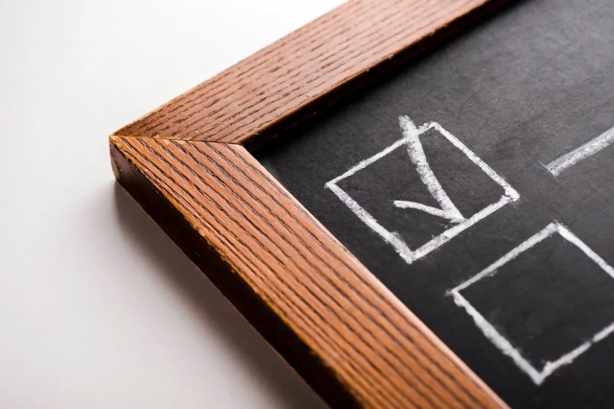 7 of Our Favorite Fidelity Funds for 401(k)s 2 a checklist on a chalkboard.
