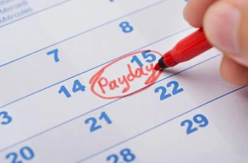 circling monthly payday on calendar