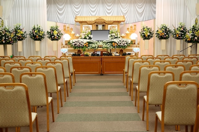 common funeral costs viewing chapel