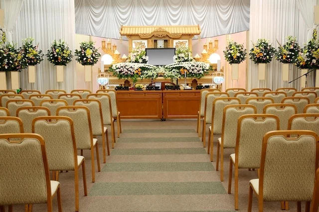 common funeral costs viewing chapel