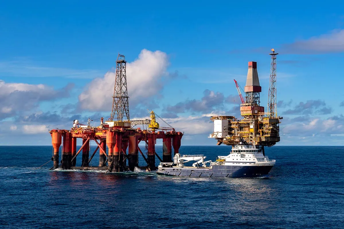 an ocean oil rig is shown.