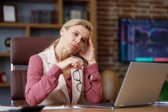 disappointed businesswoman looks at her laptop