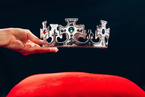dividend aristocrats royalty crown 1200