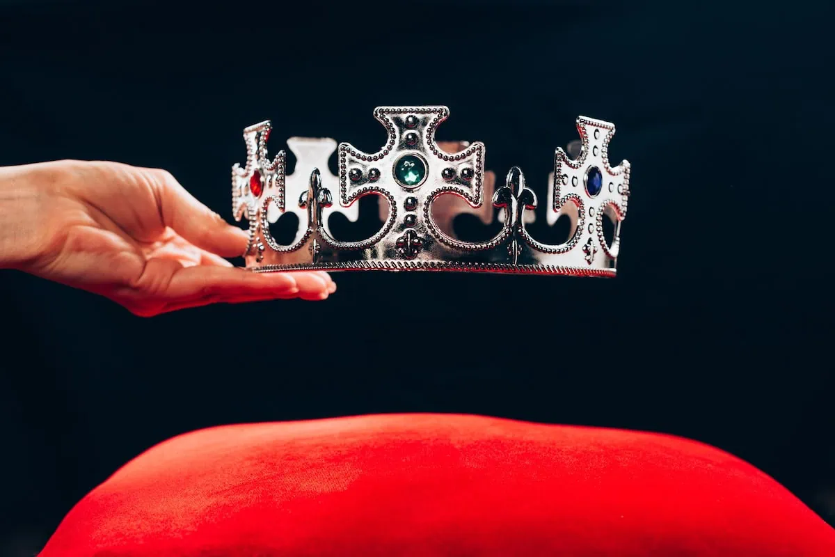 dividend aristocrats royalty crown 1200