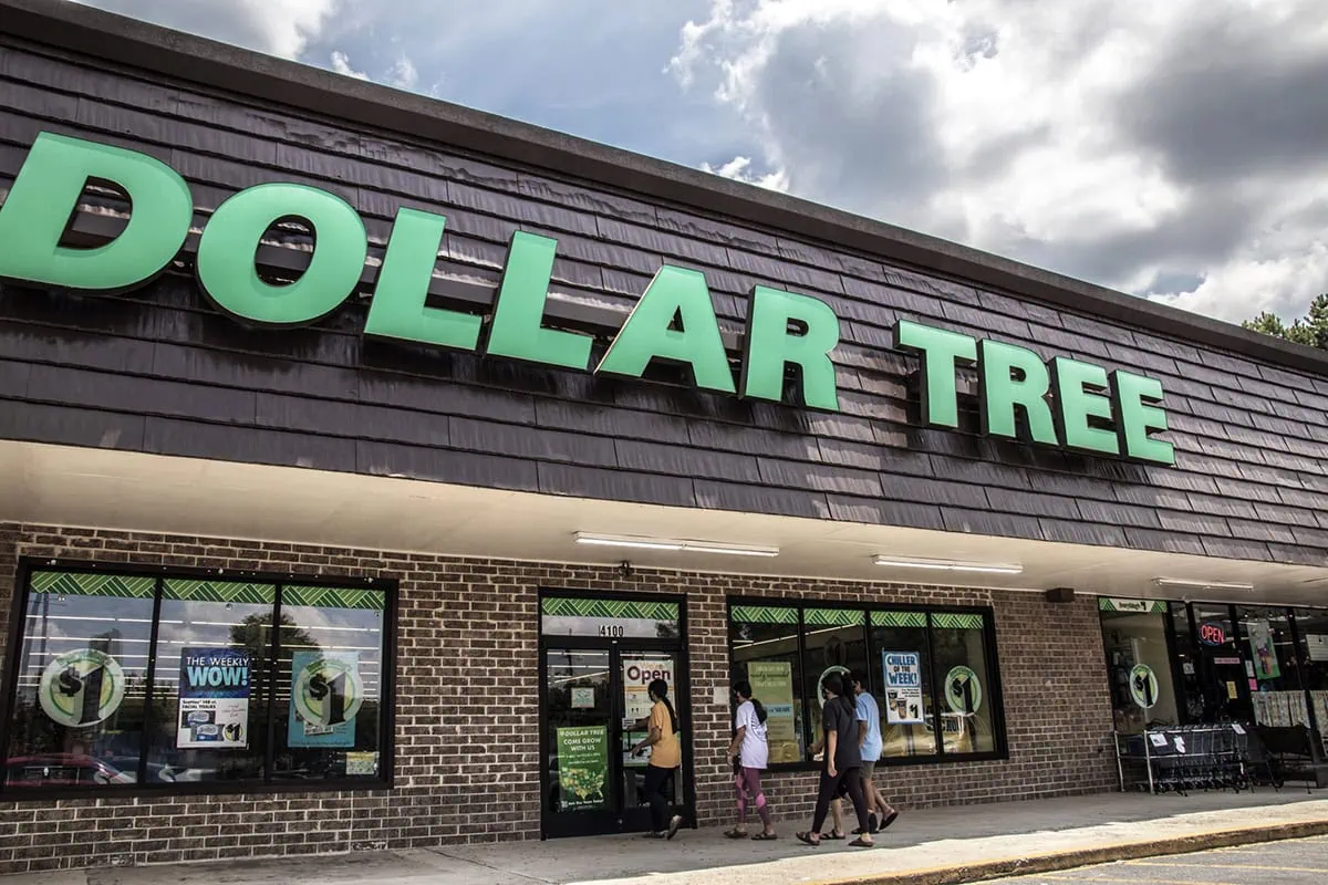 a dollar tree storefront.