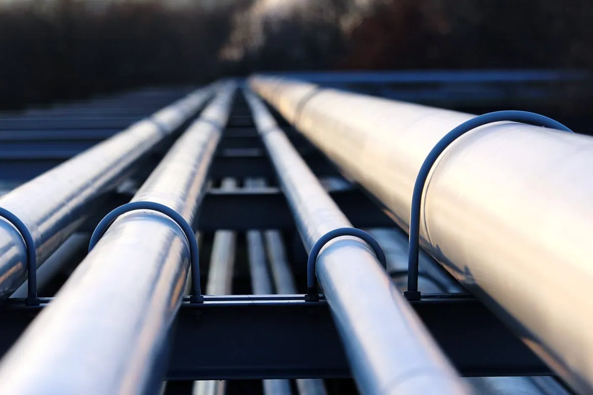 15 'Forever' Stocks You Can Pass on to Your Kids 12 oil pipelines stretch out into the horizon.