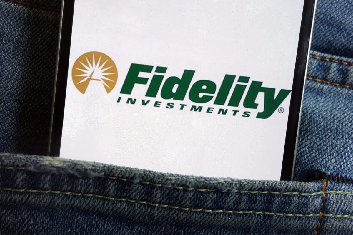 These 9 Fidelity Funds Can Rev Up Your Retirement Savings 3 a smartphone in a persons rear jeans pocket has the fidelity logo on it.