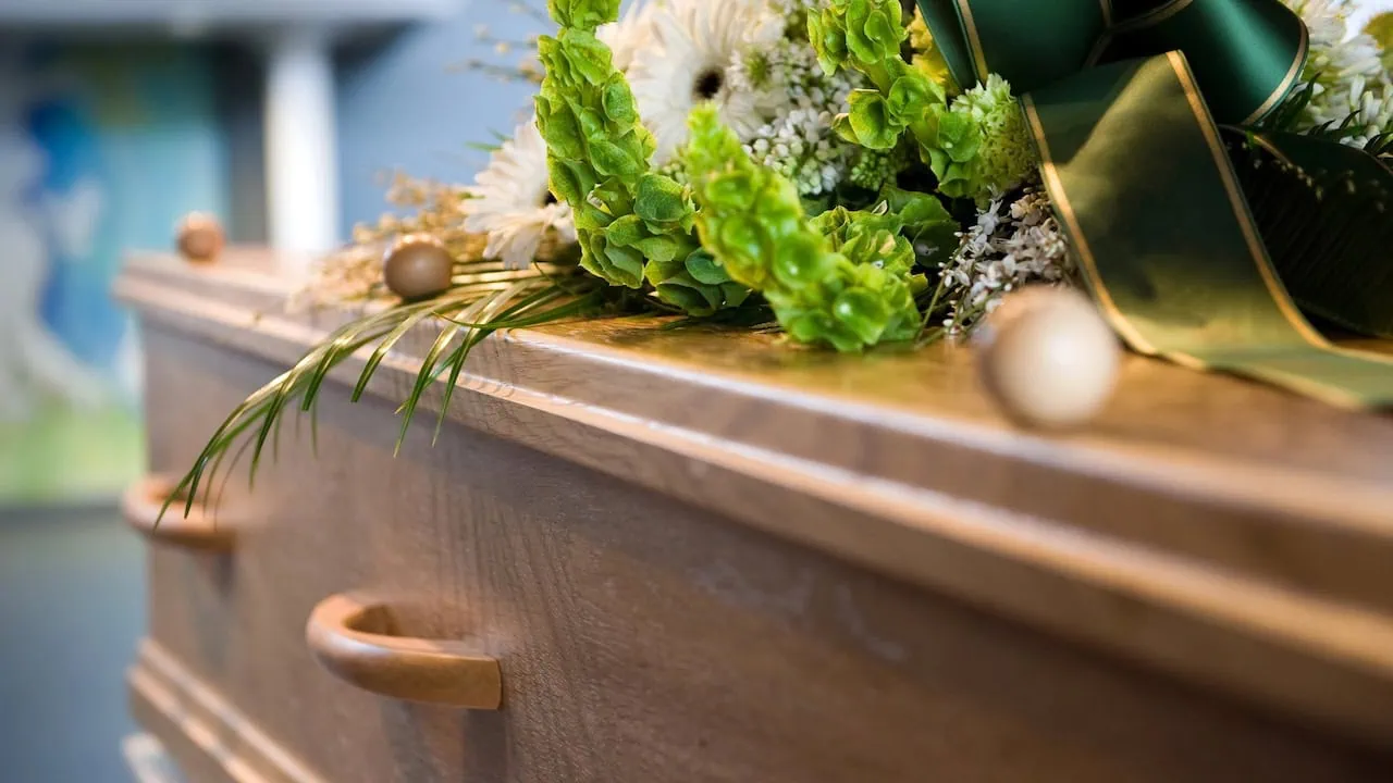 funeral costs coffin flowers 1280