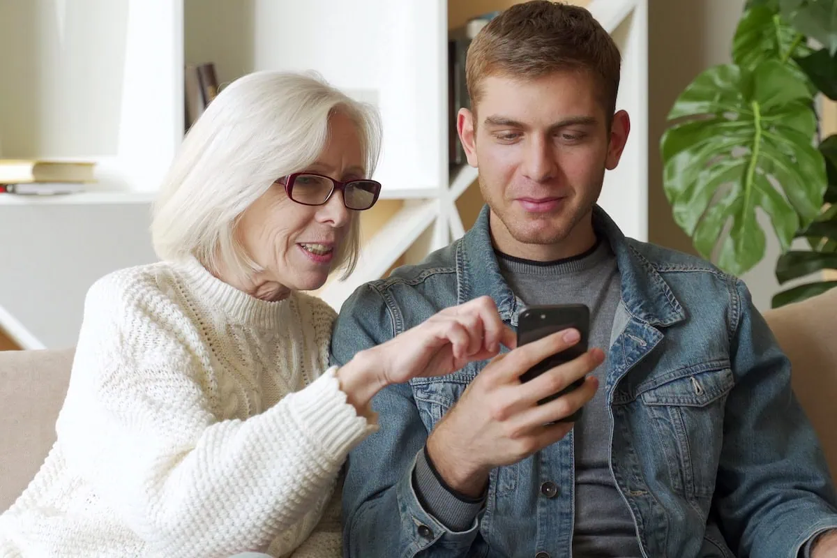 The Senior's iPhone Manual: 10 Ways to Make Using Your Phone Far Easier 2 gen z boomer retirement investing mobile phone