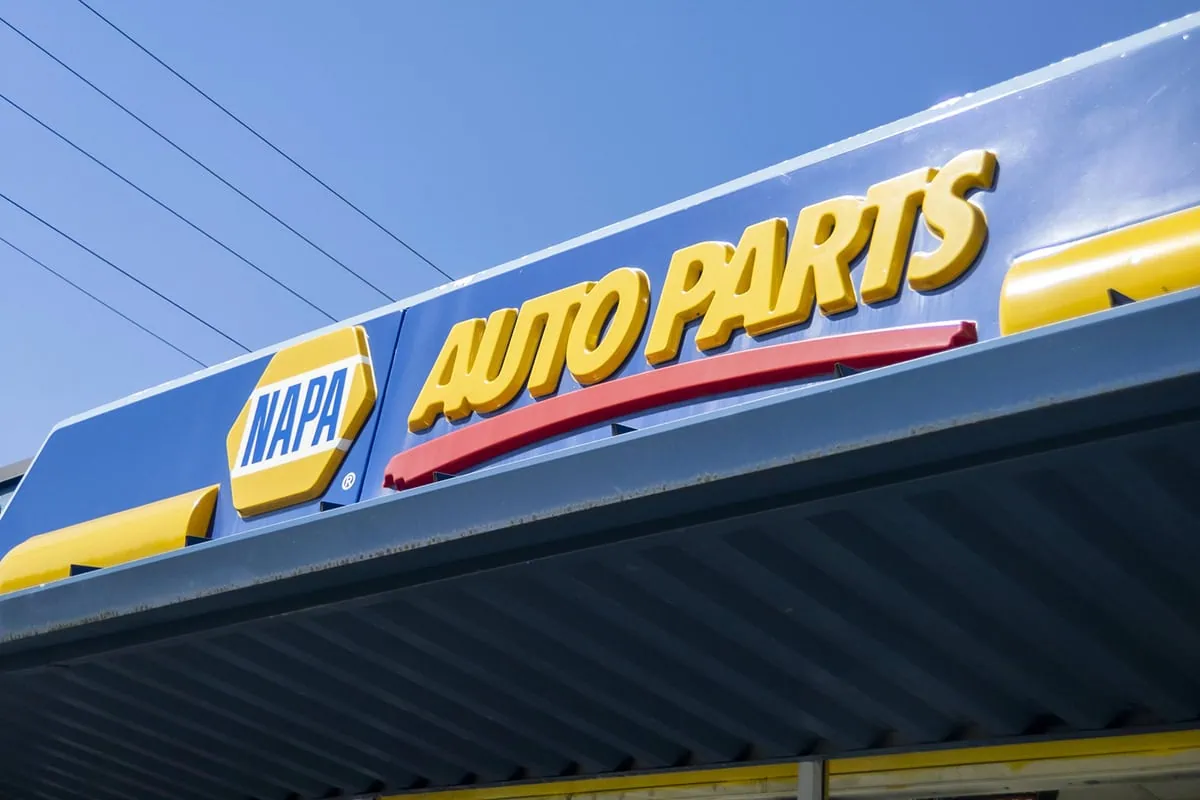 a napa auto parts store sign.