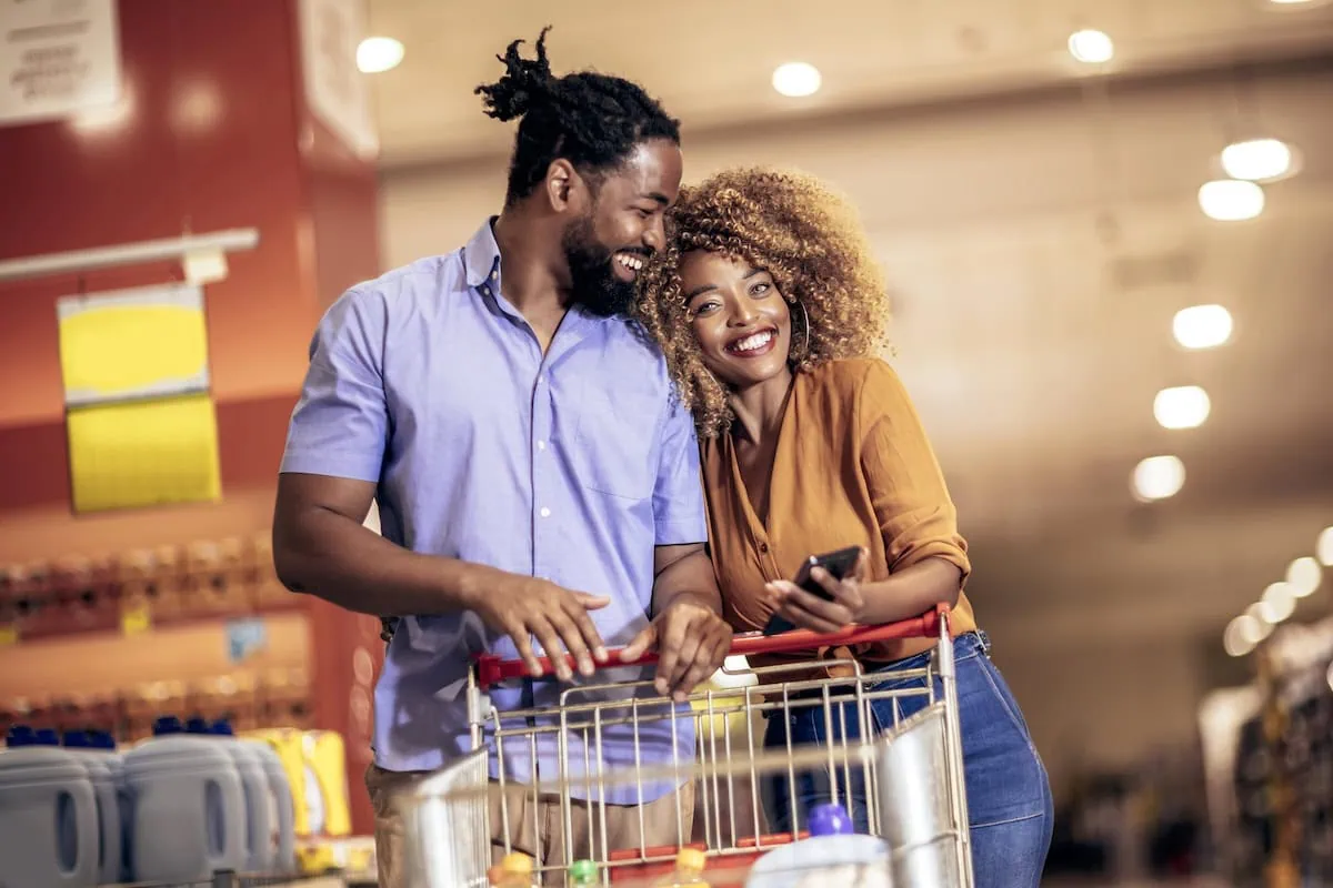 happy couple grocery shopping 1200