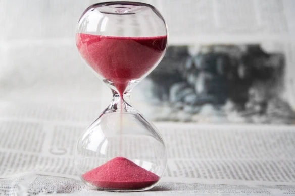 Shallow focus shot of a beautiful hourglass with a blurred background