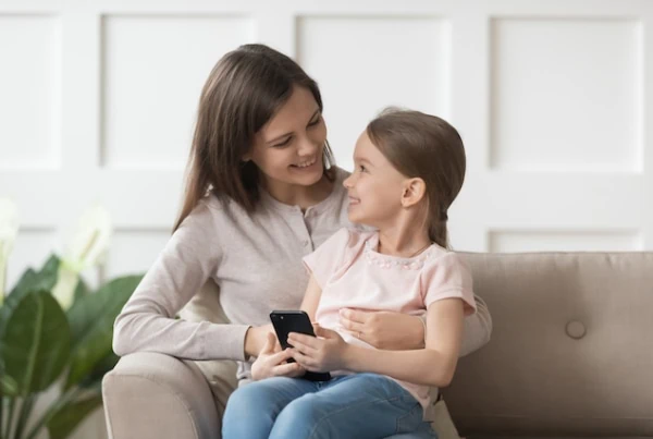 mother child daughter kid smartphone