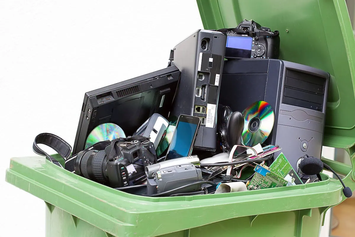 From must-have to has-been: Say farewell to these 12 technologies 2 obsolete technology recycle bin trash 1200