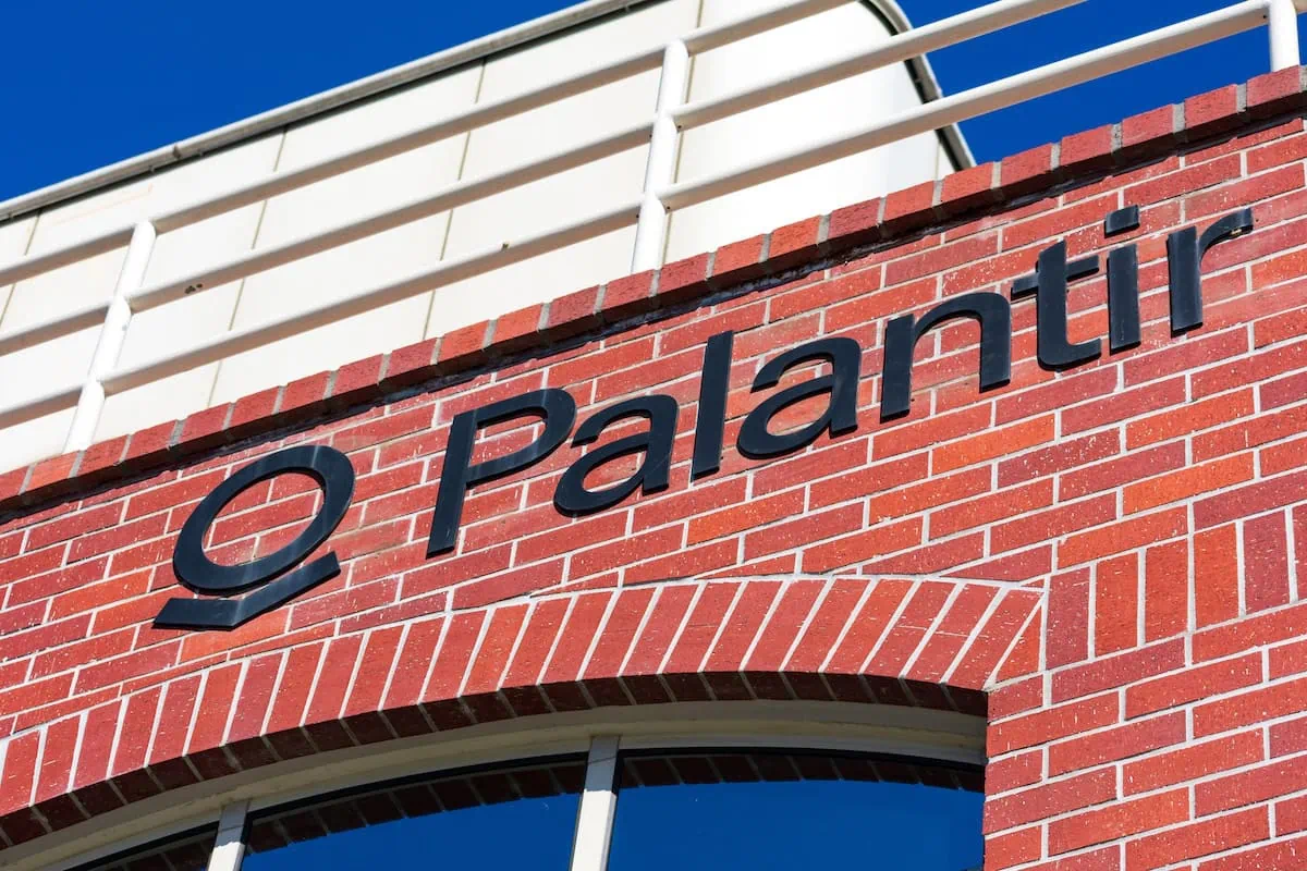 palantir building logo bricks