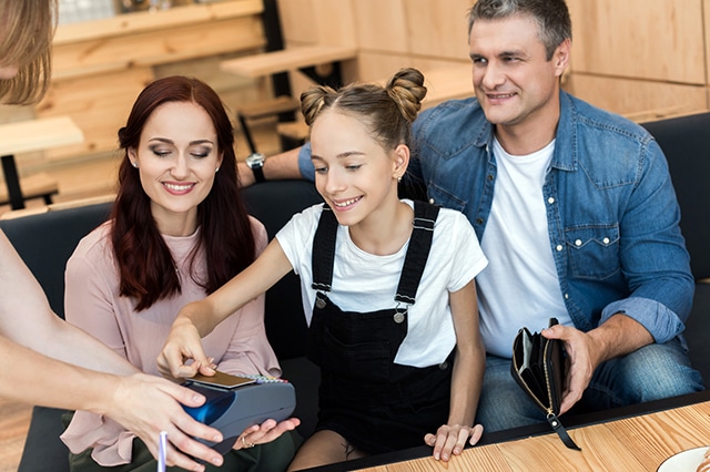 Acorns Early vs. Greenlight: Who Has the Best Prepaid Debit Card? 18 parents teen debit credit card payment