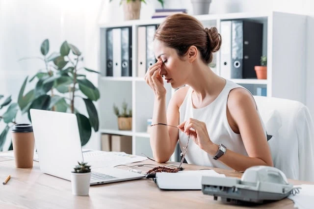 personality income neuroticism office 640