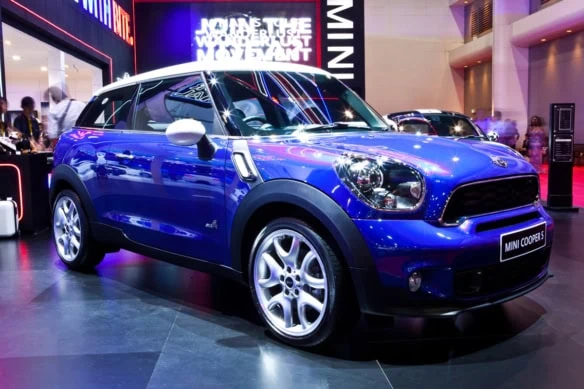 a shiny 2013 mini cooper paceman.