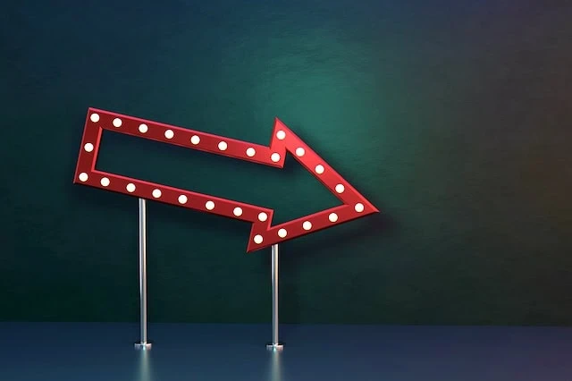 recession down arrow lights gdp forecast 640