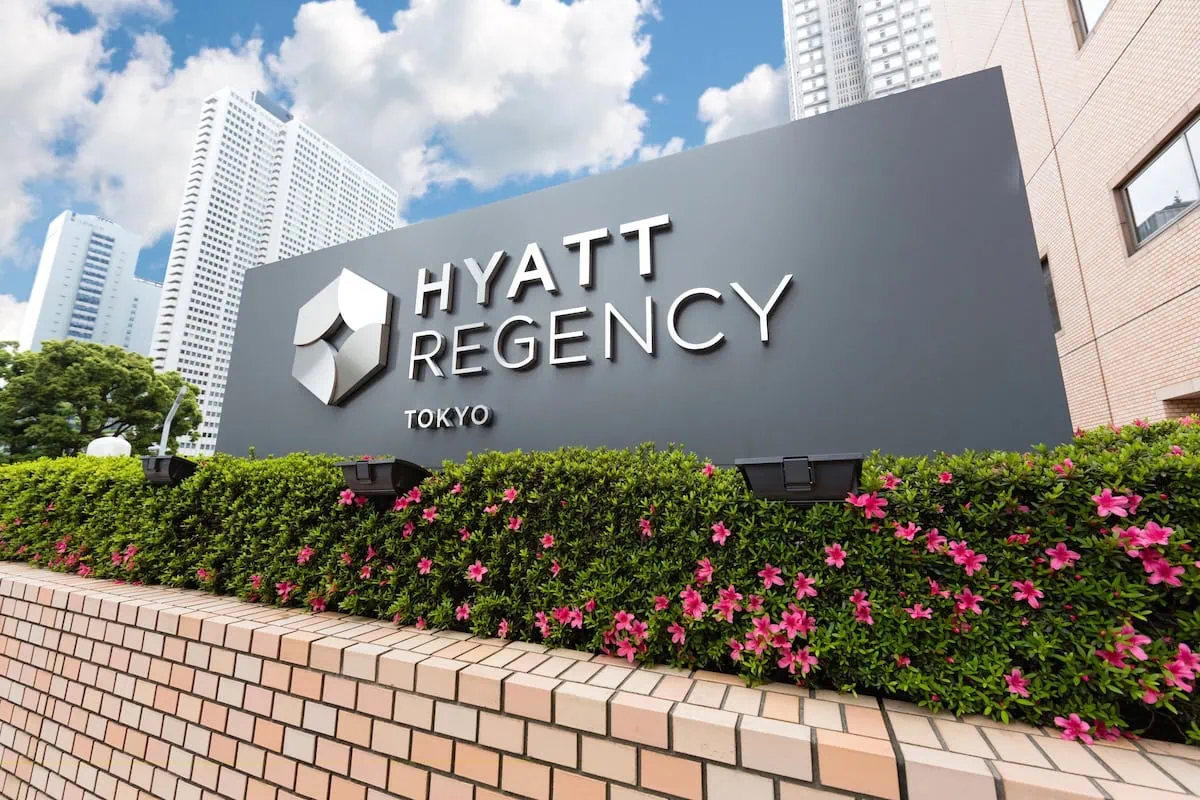 senior discount hotels hyatt regency 1200
