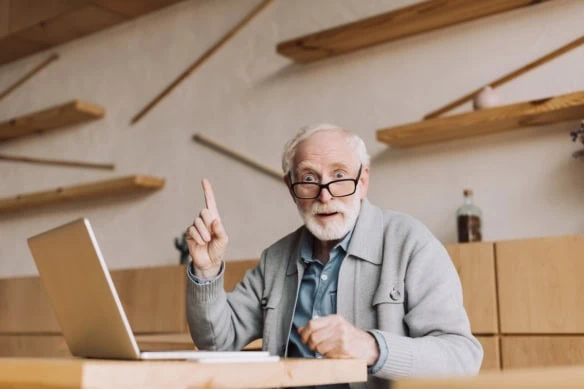 senior man has an idea at laptop