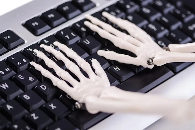 skeleton keyboard dying job