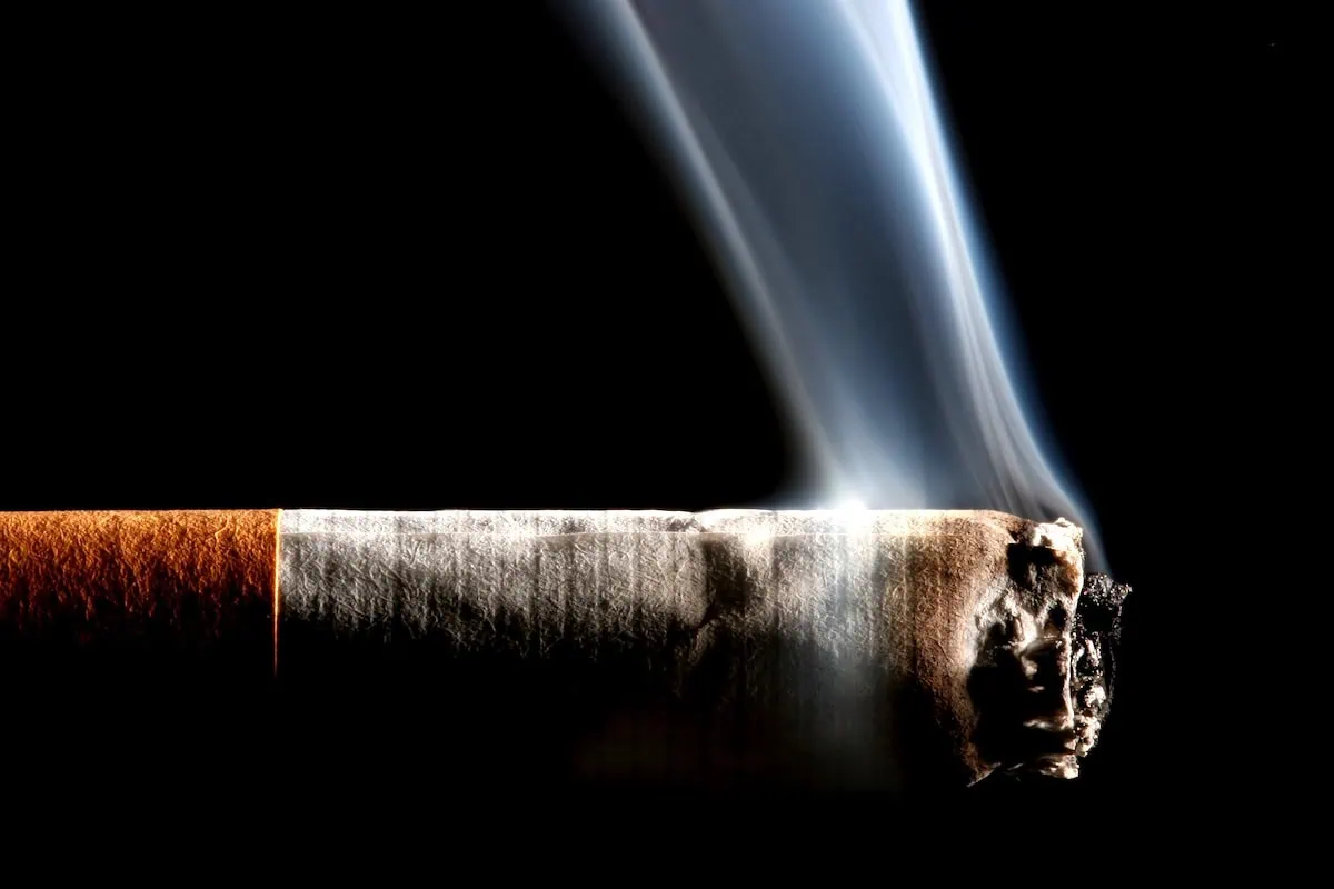 smoking cigarette banking 1200