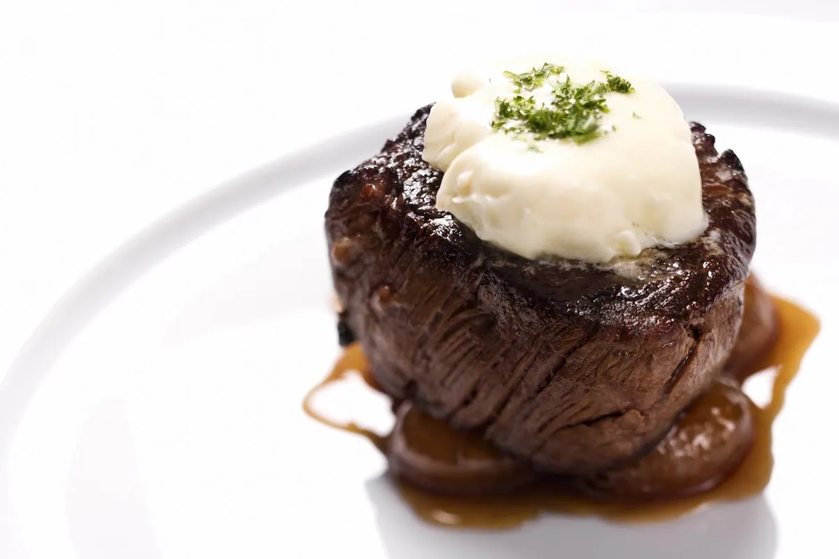 Dining Out on a Budget: 10 Clever Ways to Cut Restaurant Costs Without Cutting Quality 2 steakhouse restaurant discount 1200