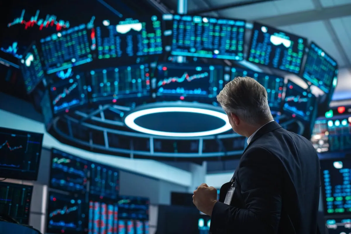 What Is VOO? A Quick Guide to the Vanguard S&P 500 ETF 4 tech stocks growth market tickers jumbotron 1200