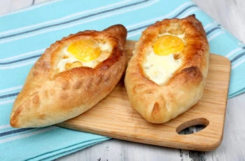 trader joes garlic gondolas bread egg 1200