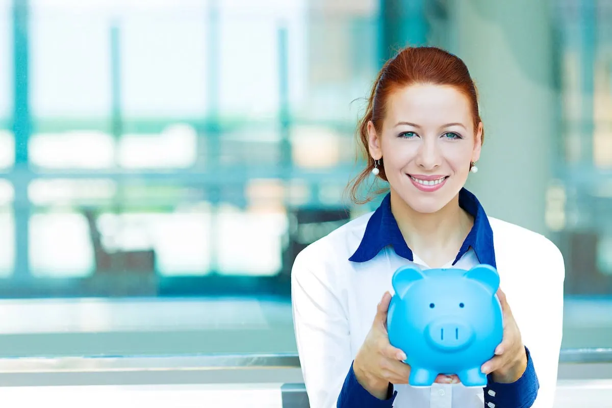 Navigating the CD Market in a Shifting Interest Rate Environment: Is Now a Wise Time to Buy? 2 what is a high-yield savings account how does it work story poster image 1200
