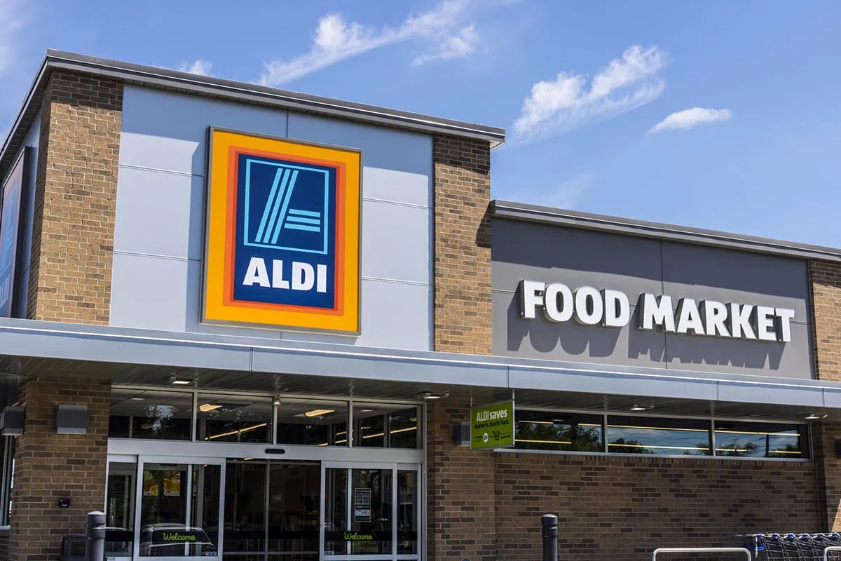 the outside of an aldi store.
