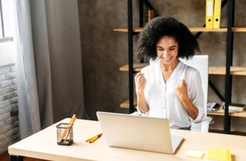 woman investing online software platform